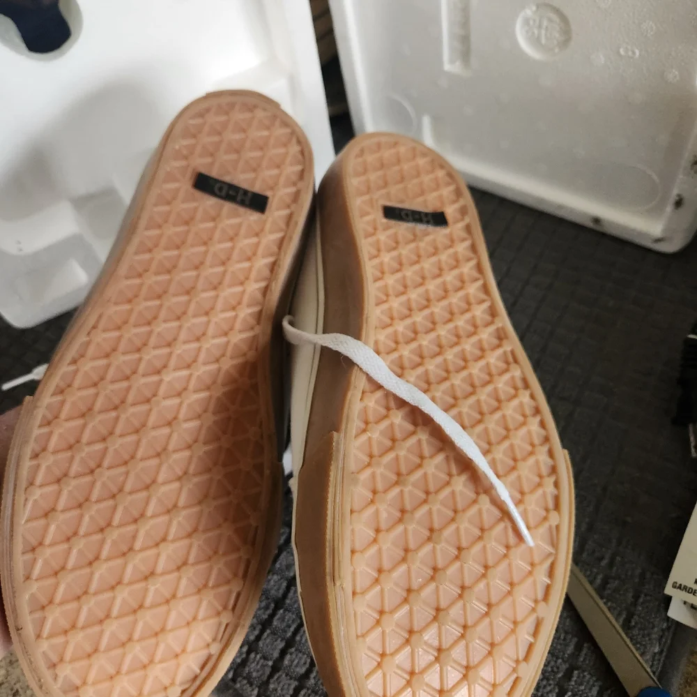 Harley Davidson White Canvas Sneakers with Tan Accents. Canvas Is Clean And Inta - Picture 7 of 12